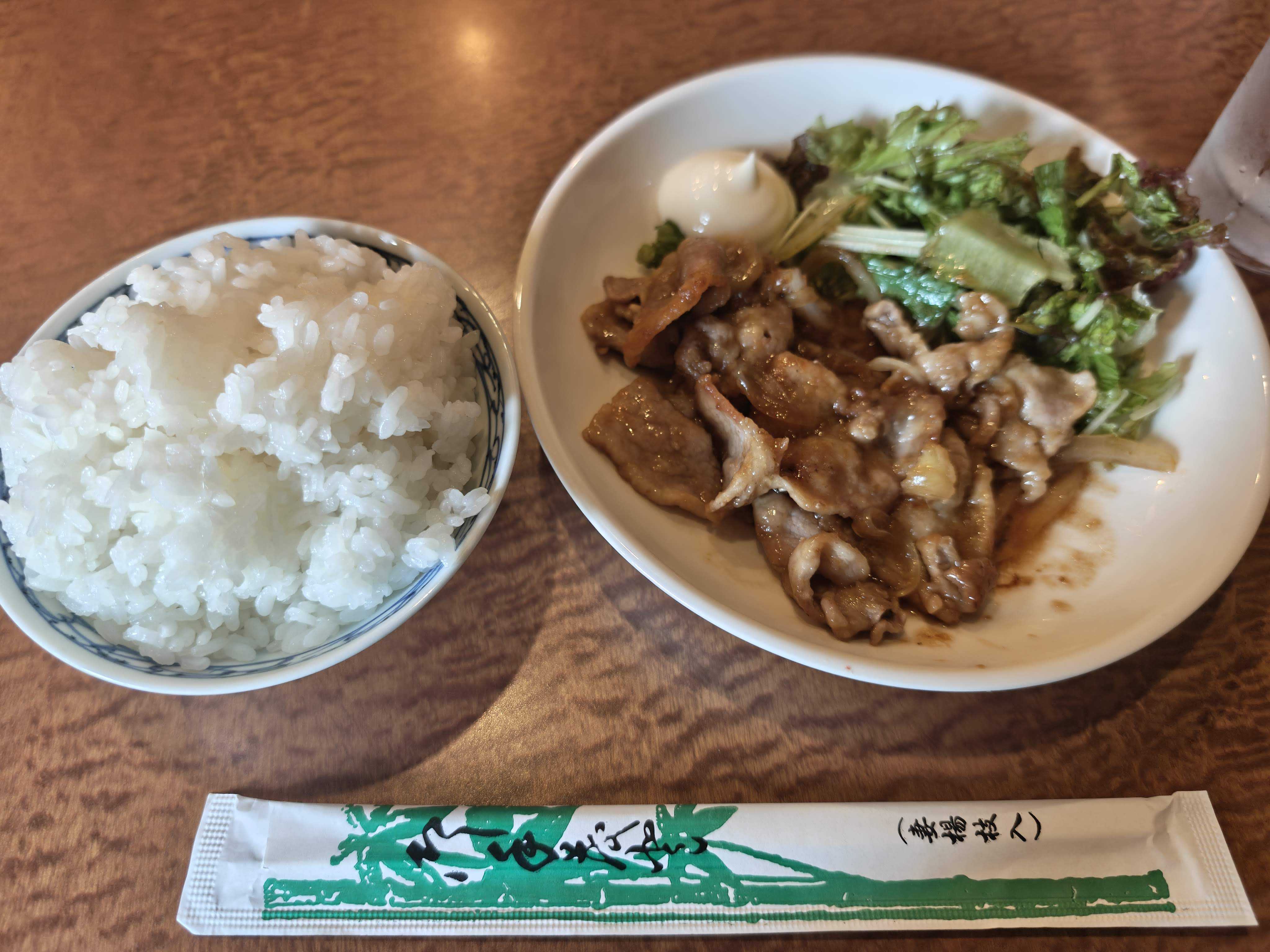 新橋駅ランチ　春むすび　生姜焼きとごはん