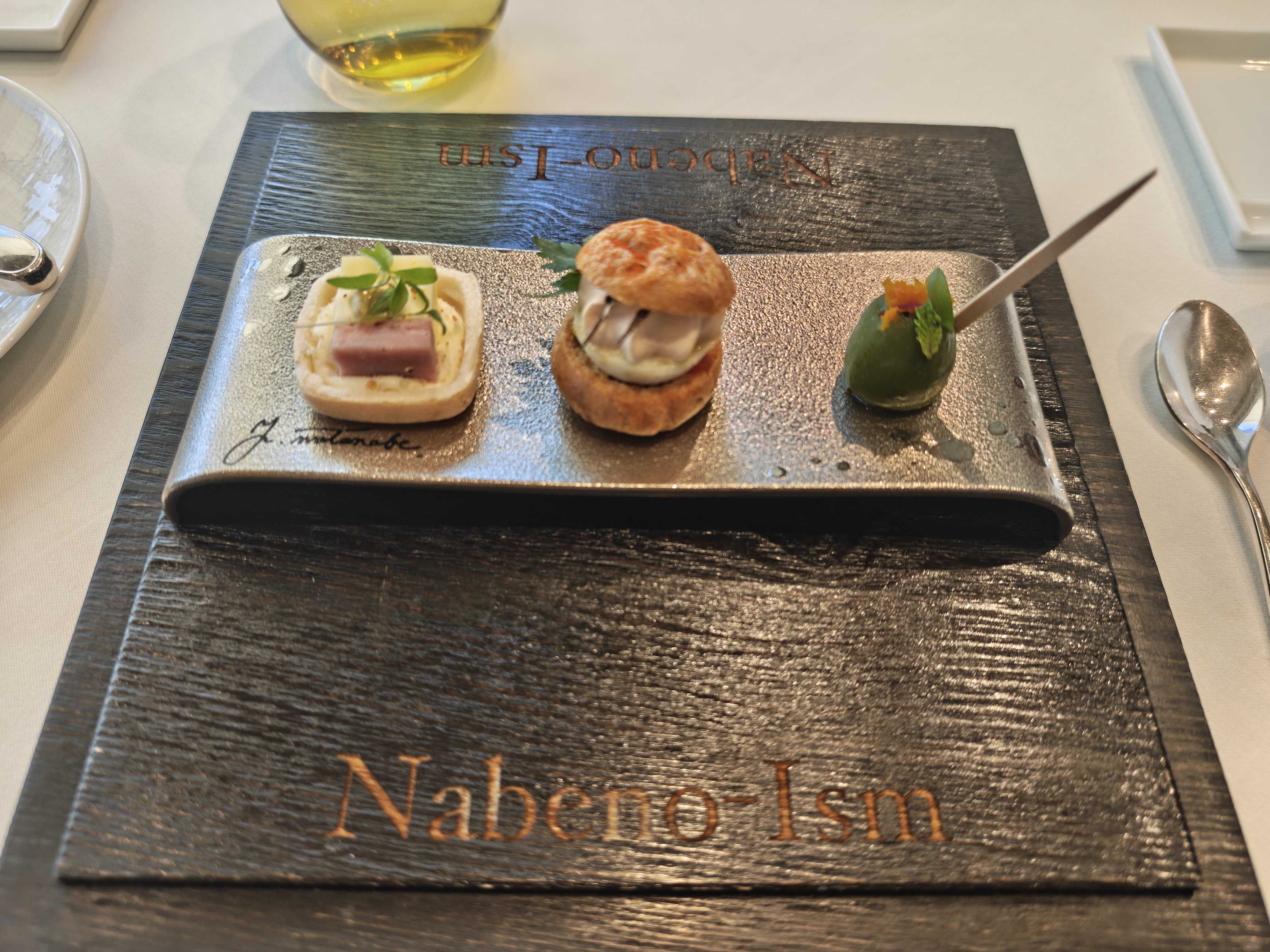 浅草駅　フランス料理　ナベノイズム　手で食べられるアミューズブーシュ