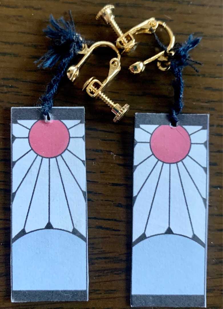 鬼滅の刃の炭治郎の花札みたいなイヤリング 紐が取れてしまったので 付け直しました 炭治郎の市松模様のマスク 炭治郎のマークも刺繍しました セットで展示即売しようかなww もちろん洗濯して消毒しますがww Music Land 私の庭の花たち 楽天ブログ 鬼滅の刃の炭治郎の花札みたいなイヤリング 紐が取れてしまったので 付け直しました 炭治郎の市松模様のマスク 炭治郎のマークも刺繍しました セットで展示即売しようかなww もちろん洗濯して消毒しますがww Music Land 私の庭の花たち 楽天ブログ