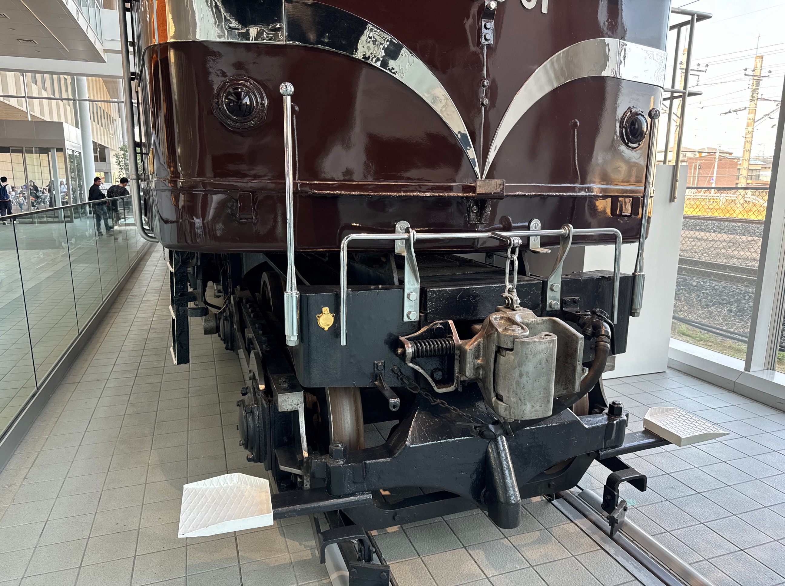 KATO EF58に公式の金属製握り棒を付ける | おきつね鉄道日誌 KATO EF58に公式の金属製握り棒を付ける | おきつね鉄道日誌