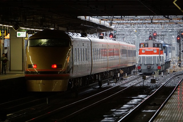 クモヤ143-51 & EF65 2093牽引 DE11 2001+EF64 1018 大宮セ 出場！配給 3重連4