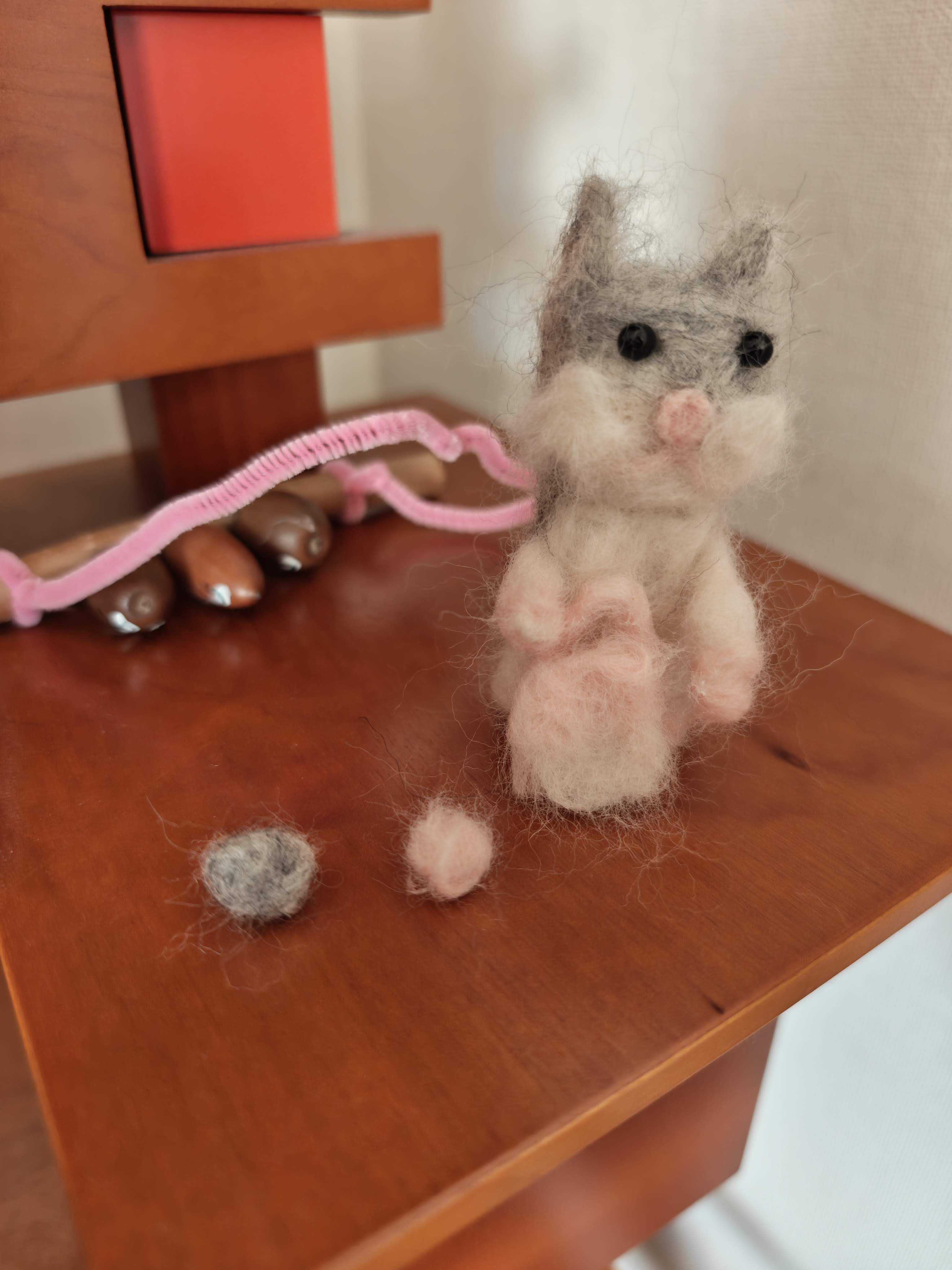 ダイソー　羊毛フェルトキット　ハムスター　小1が作りました