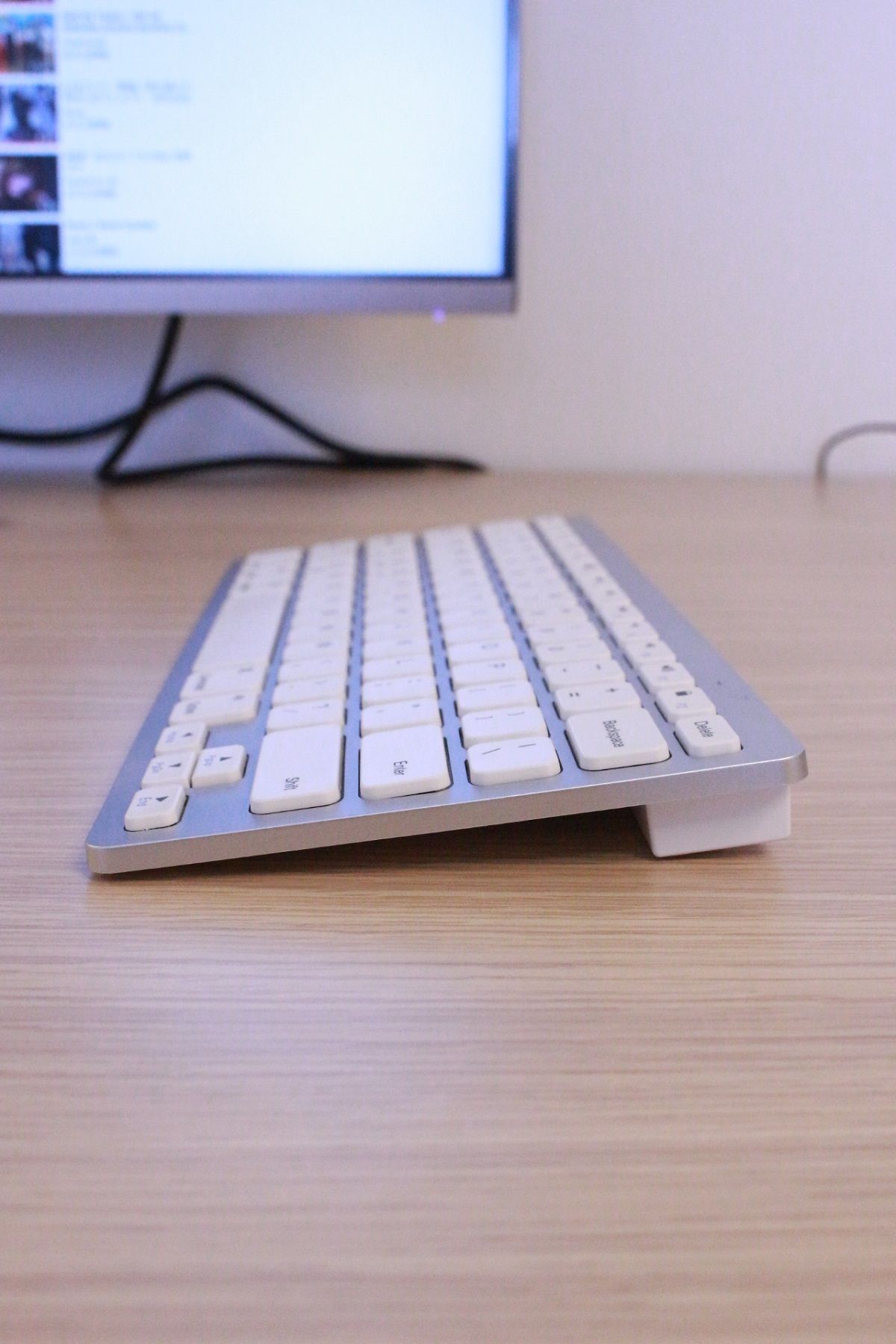 書斎計画 Pcデスク周りをスッキリ スタイリッシュに オススメの周辺機器 かずきのblog 楽天ブログ