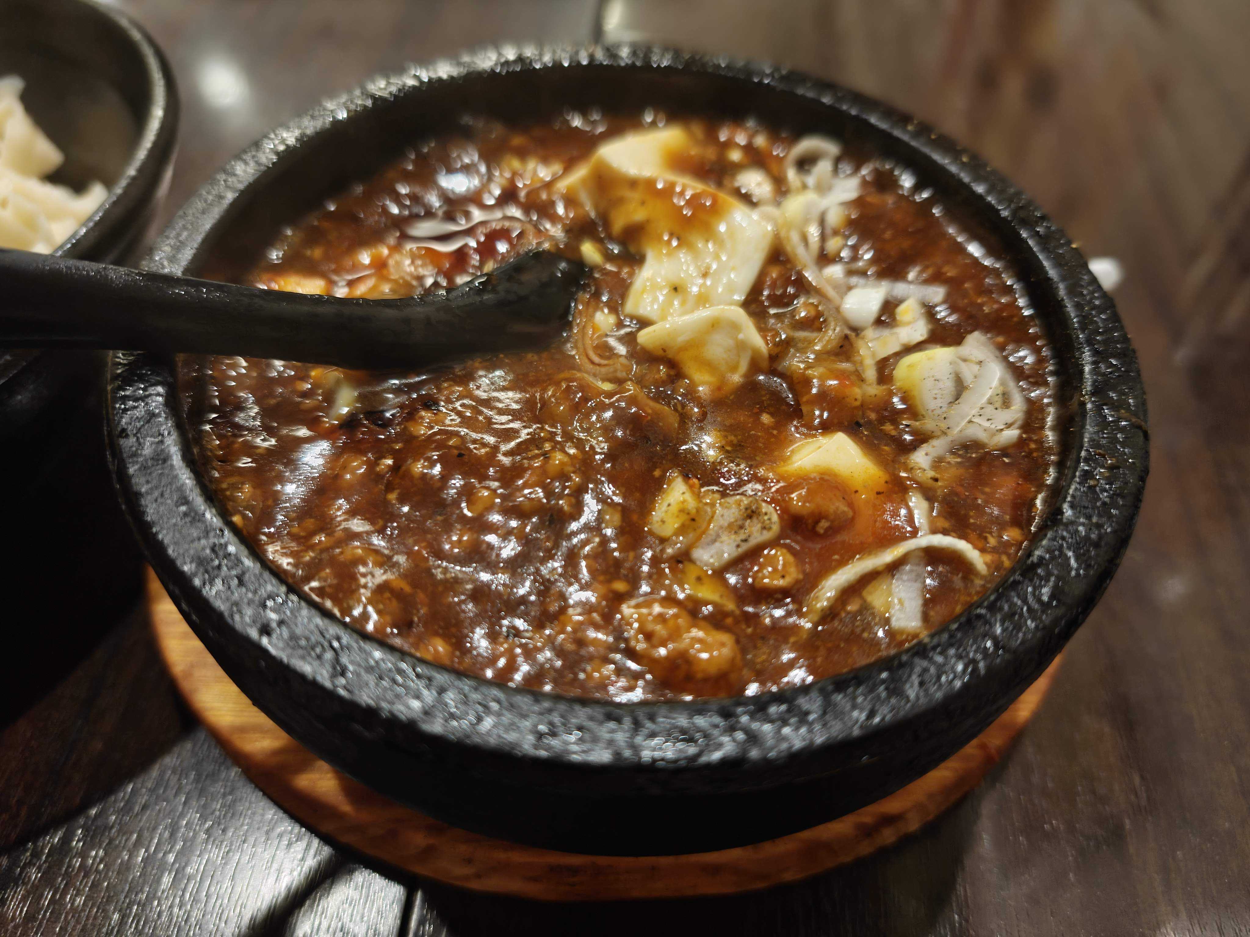 虎ノ門・西新橋ひとりランチ　味覚　味覚石焼 麻婆刀削麵