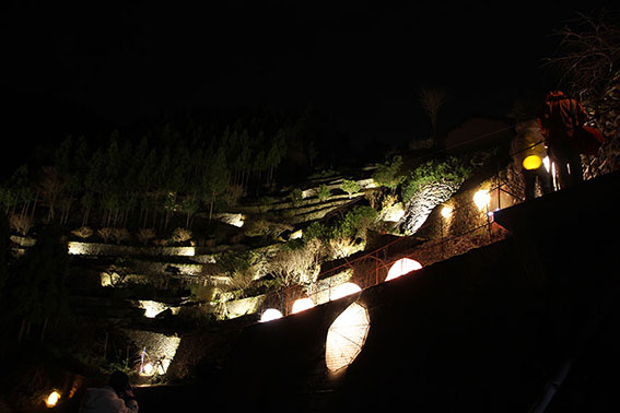 高開石積みライトアップ-02♪