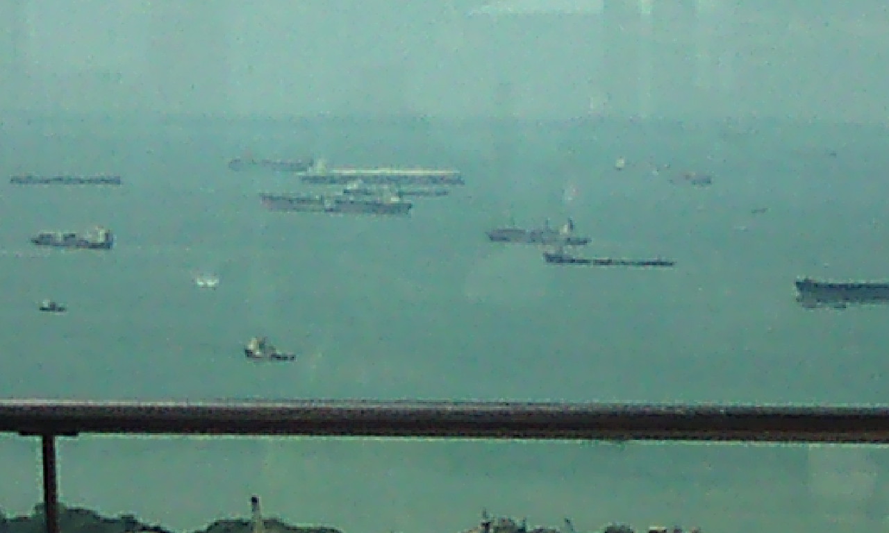 屋上からの港湾と船舶