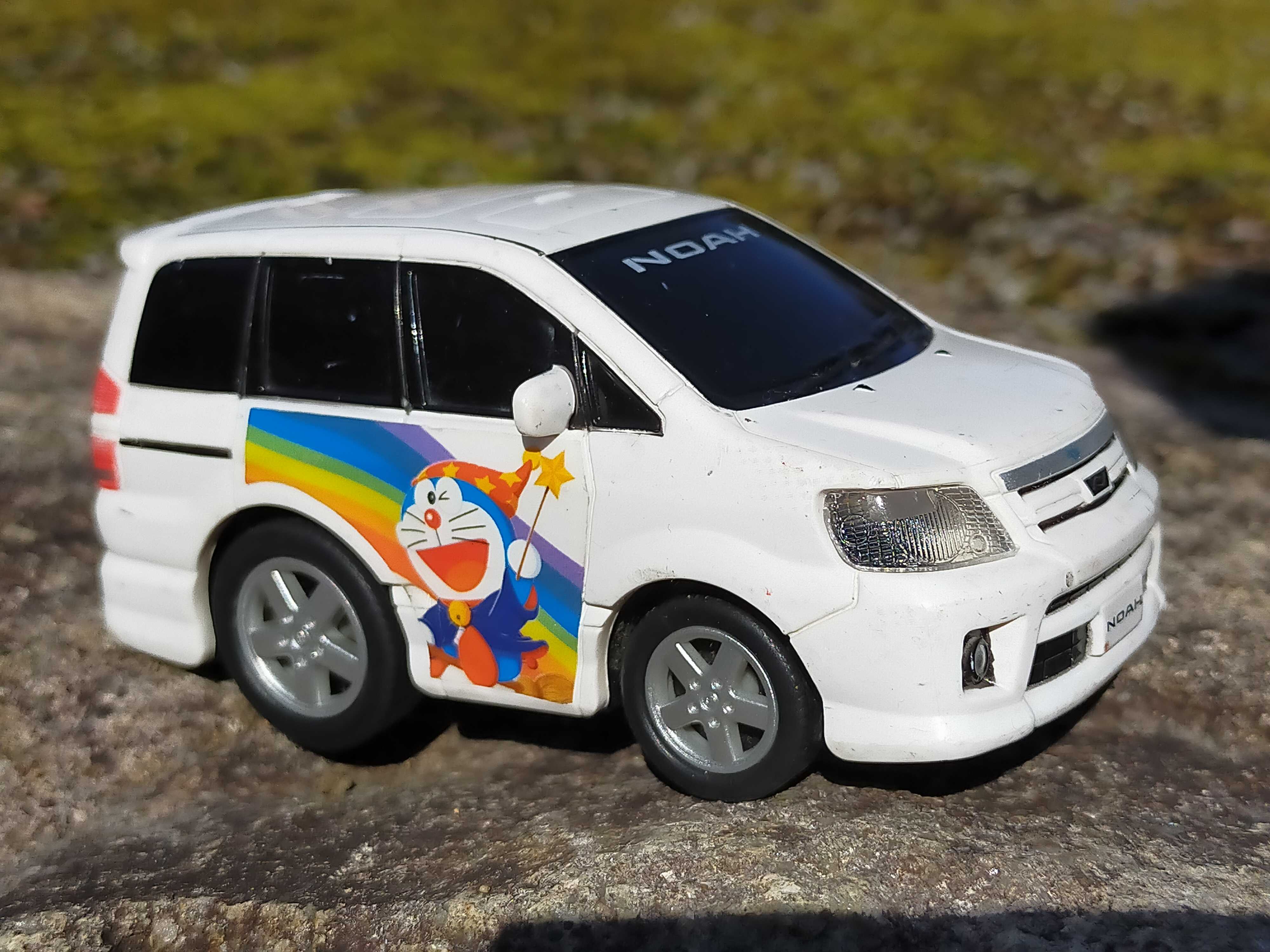 プルバックカー】 トヨタ ノア ドラえもん マジカルカー ドライブ