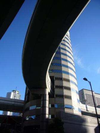 P1140918（ビルの中の高速）.jpg