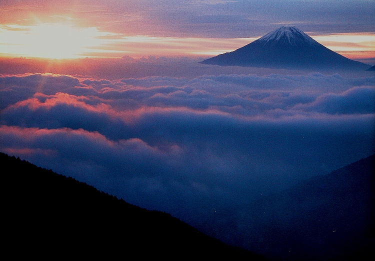 2012父の撮った富士山　暁の雲海750.jpg