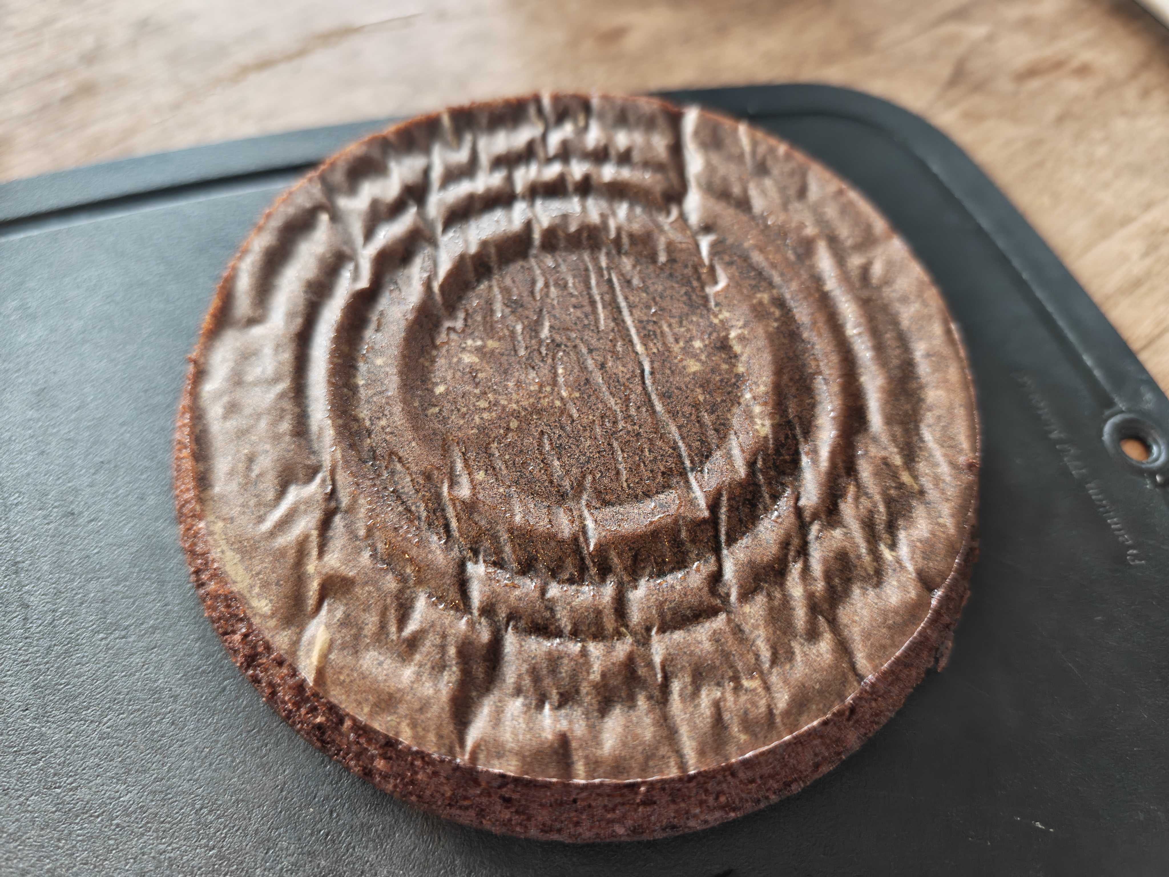 Biscuiterie de Provence　チョコレートケーキ　缶から出すと