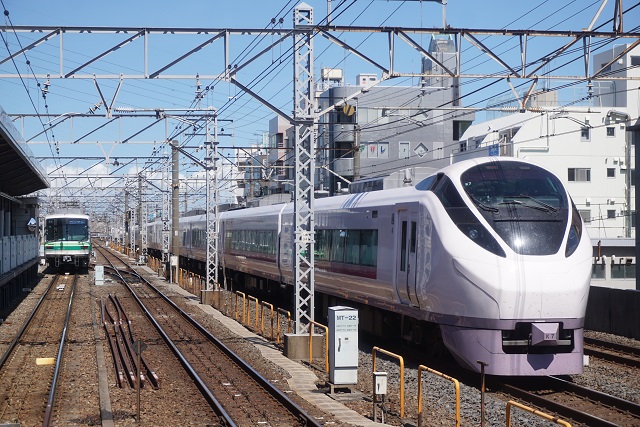 EF65 1102 町田 返却単機回送 & メトロ05系 綾瀬駅3