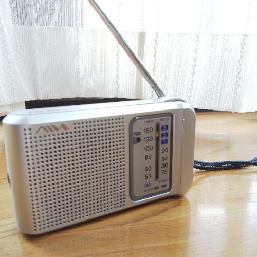 乾電池式ラジオ