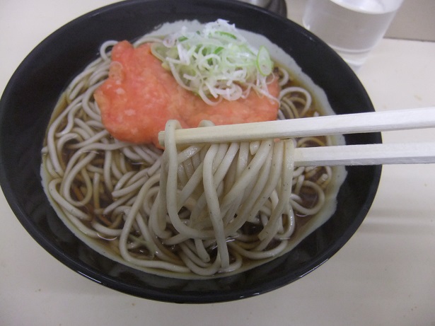 千住旭町・北千住下りそばの紅しょうが天そば２