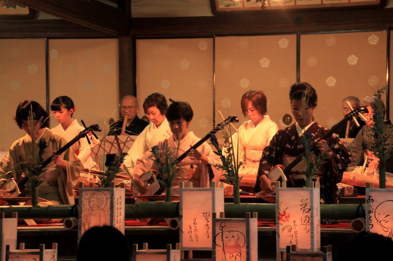 宝山寺境内灯篭_04.jpg