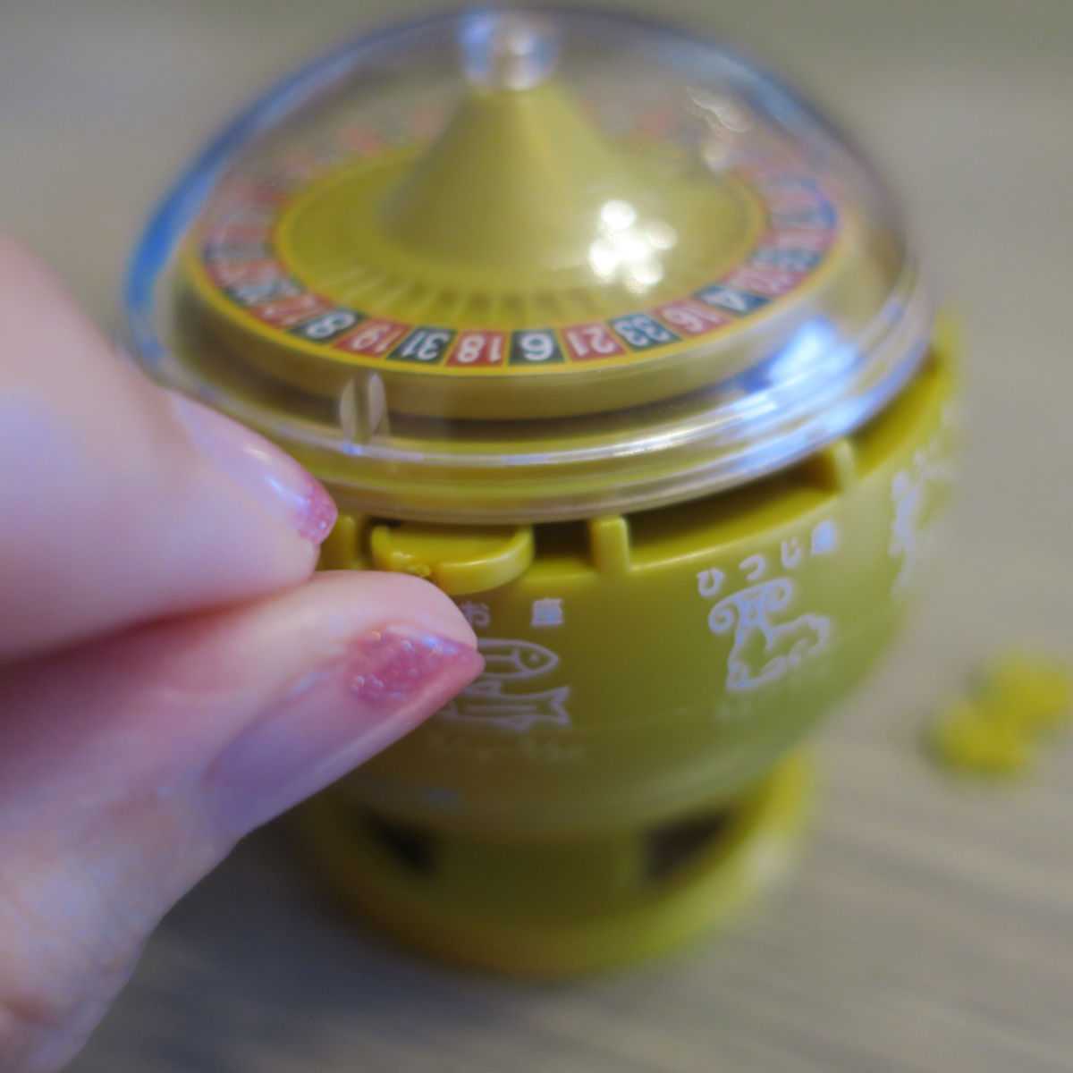 ミニチュアルーレット式おみくじ器｜ガシャポンオフィシャルサイト