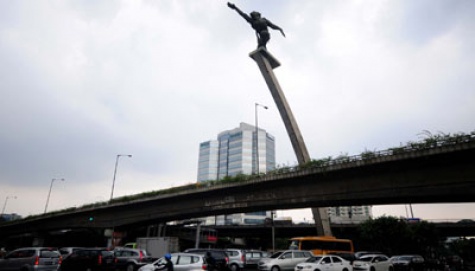 patung dirgantara.jpg