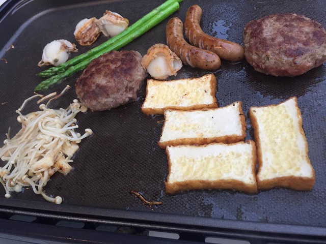 庭で焼肉.jpg