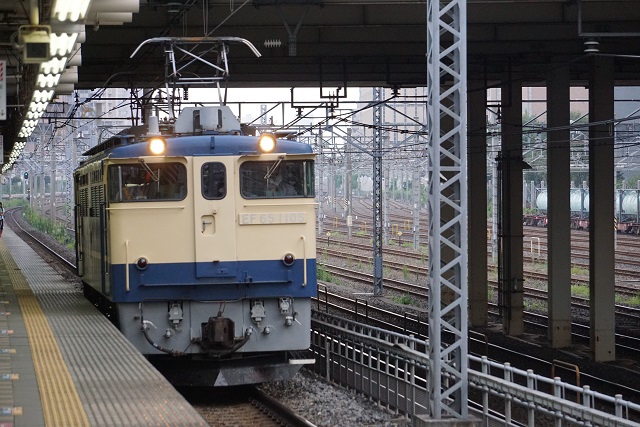 185系 修学旅行と回送の 離合5