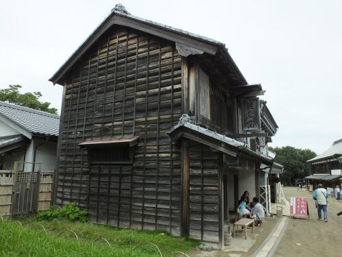 商家の町並み