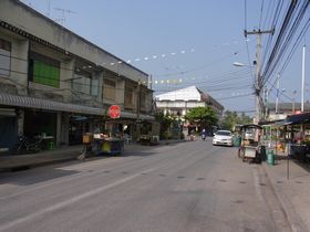 対岸の商店街