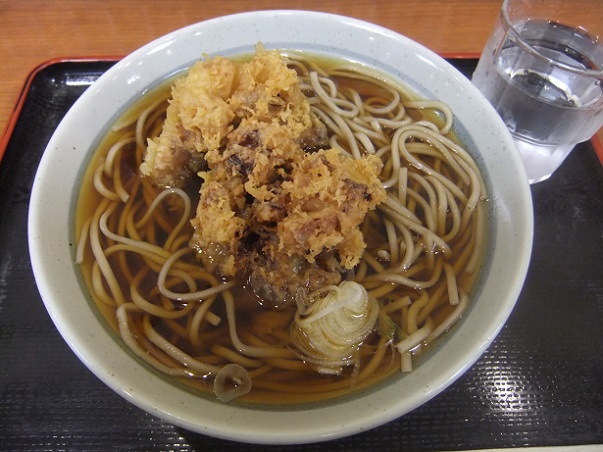 かのや新宿東南口店のゲソ天そば1
