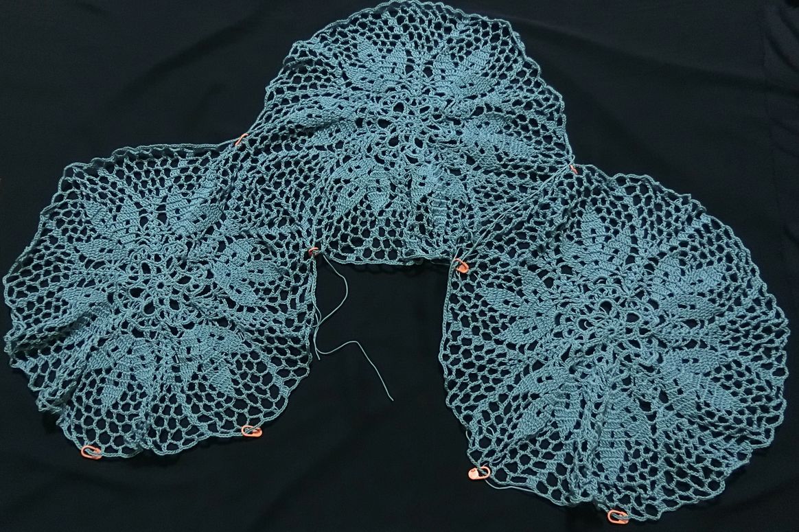 進捗2 ブルージーンのポンチョ編んでます ターコイズ ピュアコットン ハンドメイド 編み物 かぎ針 Piewie Four Leaf Clovers 楽天ブログ