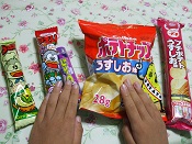 遠足のお菓子200円分