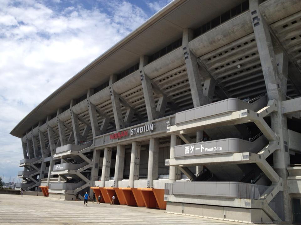日産スタジアムゲート前