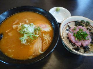 おぼろのラーメンとミニ丼