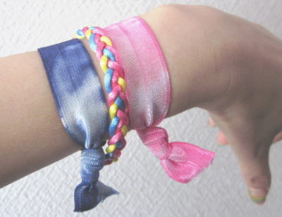 TWISTBAND ヘアタイ 3Pで840円など、TWISTBAND アクセ ピースマーク ホワイト 525円福岡パルコ、once A month4.JPG