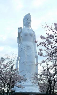 韮崎平和観音 (239x397).jpg