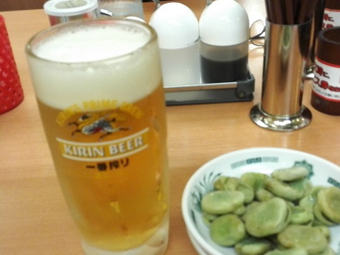 生ビールと空豆.jpg