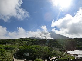 姿見駅からの旭岳.JPG