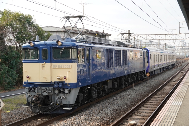 EF64 1031牽引 総武快速・横須賀線用 E235系1000番台 横クラF-49