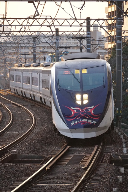 京成本線を行く 成田山 開運号3