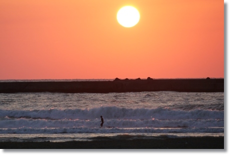 夕日とサーファー 13.10.13