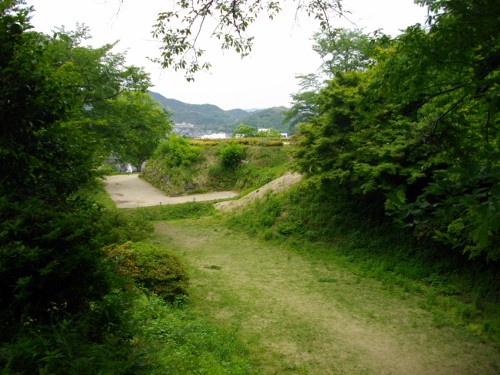 臼杵城本丸空堀 (2) (500x375).jpg