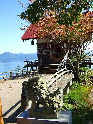 田沢湖の浮木神社