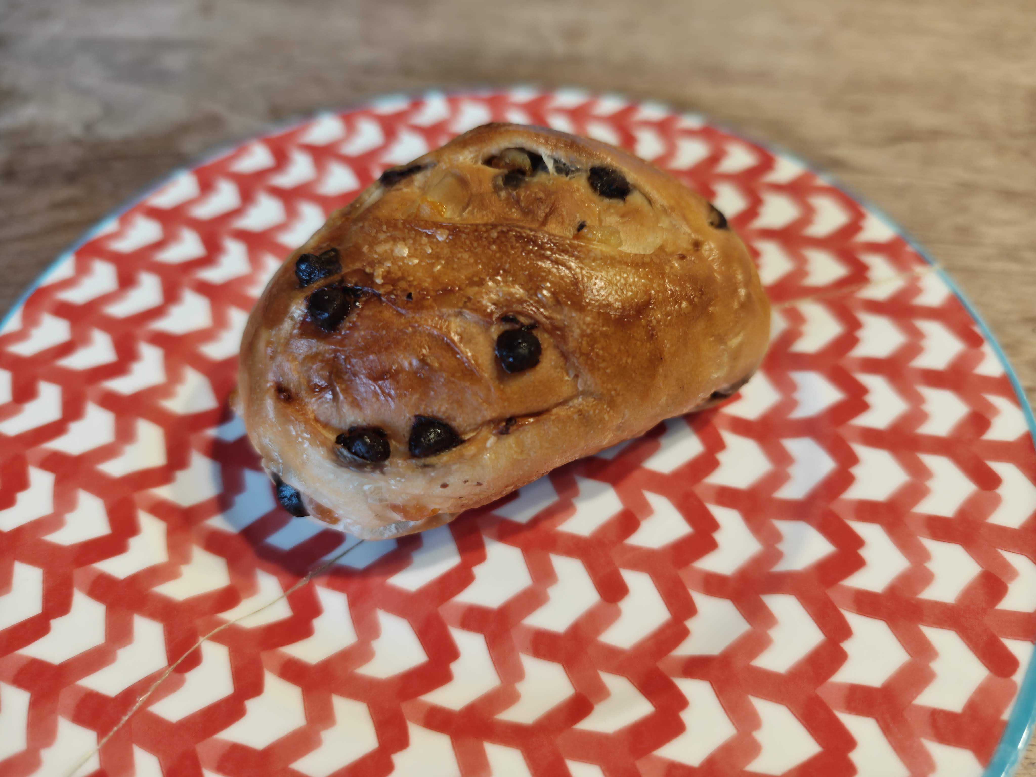 横浜駅　Duca di Camastra　ボローニャ風ミートパイ、シナモンブール　ヴィエノワオレンジ