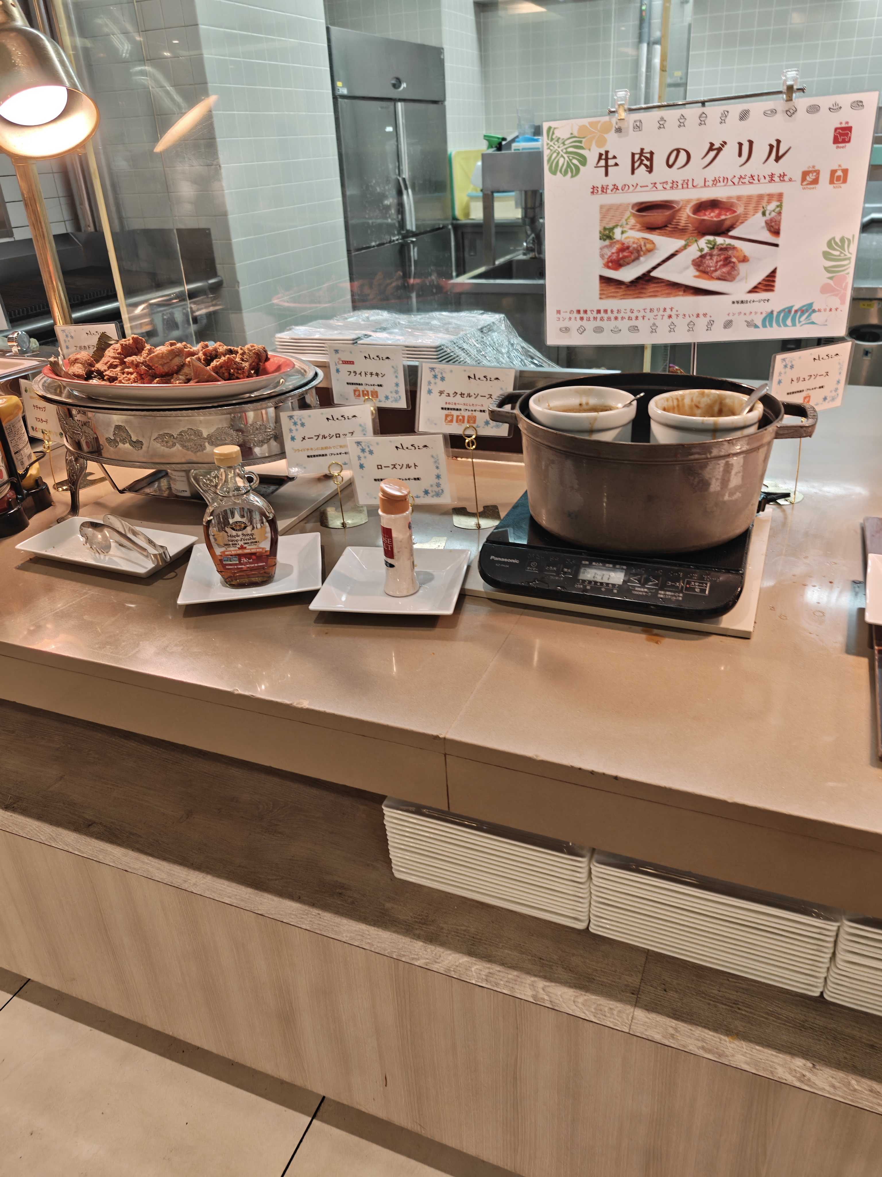 スパリゾートハワイアンズ モノリスタワー　夕食ビュッフェ　メニュー　ライブキッチンの牛肉のグリル