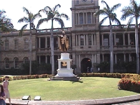 イオラニ宮殿とカメハメハ像