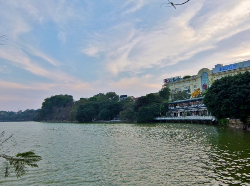 ハノイ　ホアンキエム湖　散歩　徒歩　ホテル　ベトナム
