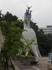 芸術は爆発だ 岡本太郎