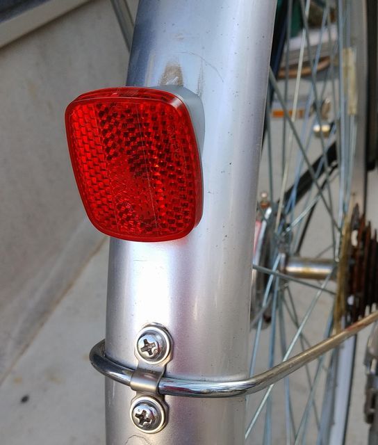 自転車 赤い 反射 板