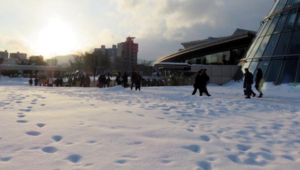 10 札幌 グッズ売場前スロープ 2日目 1459.JPG