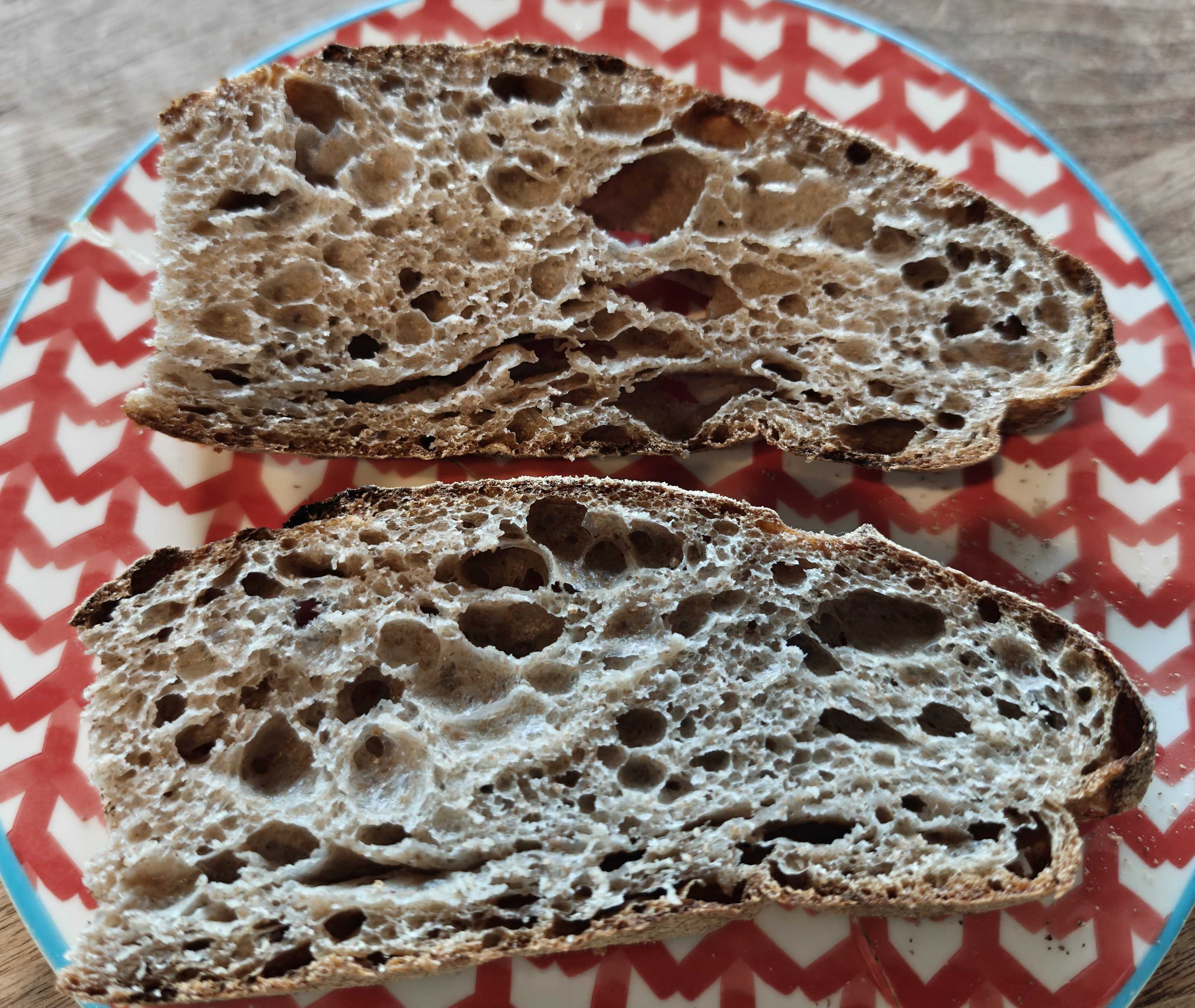 虎ノ門ヒルズ　パン屋　福島屋(FUKUSHIMAYA) 埜屋(noya) ゆめあさひのカンパーニュ　スライスした断面