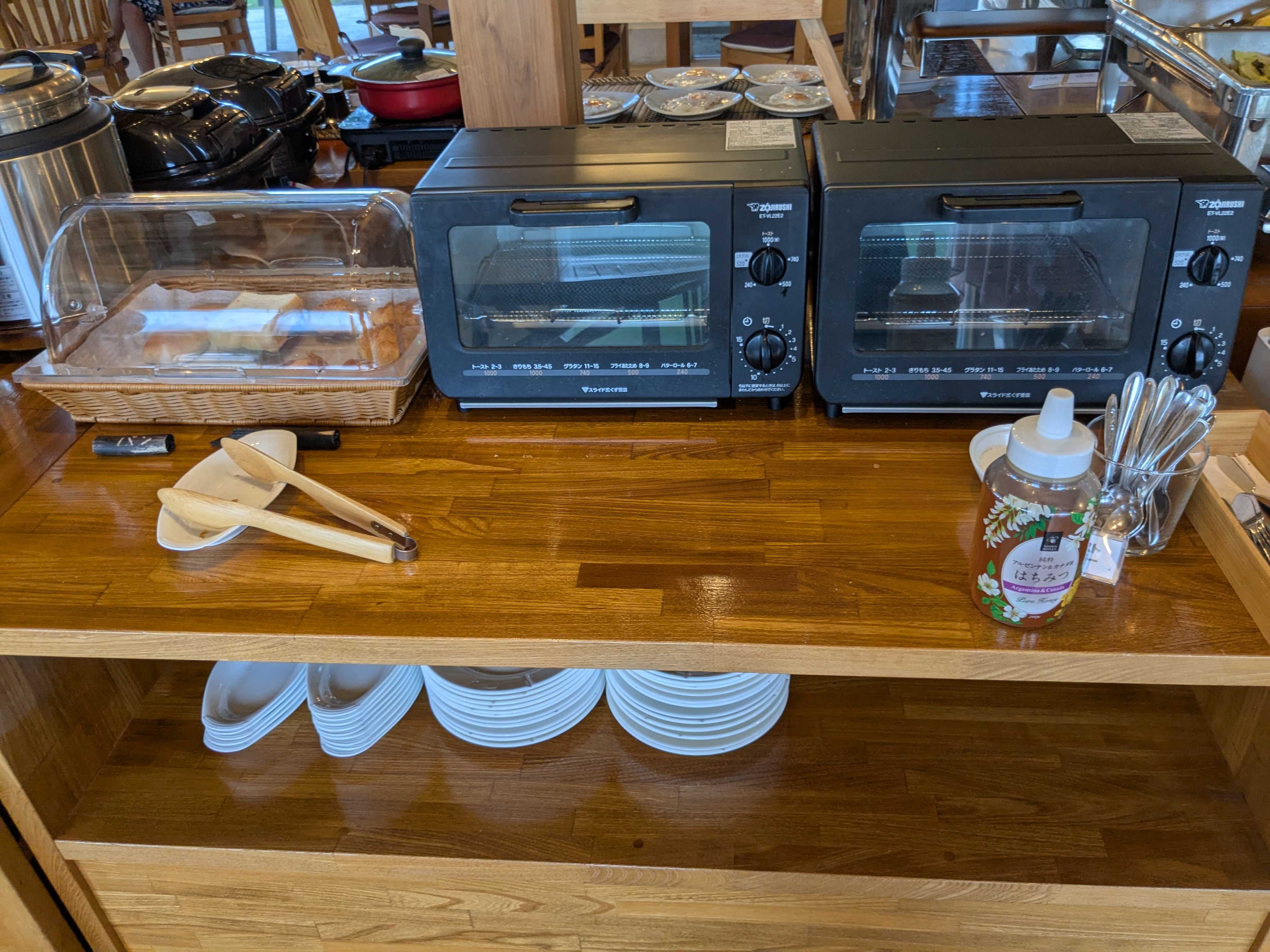 西表島　ヴィラうなりざき　朝食ビュッフェ　メニュー内容　パンとトースター