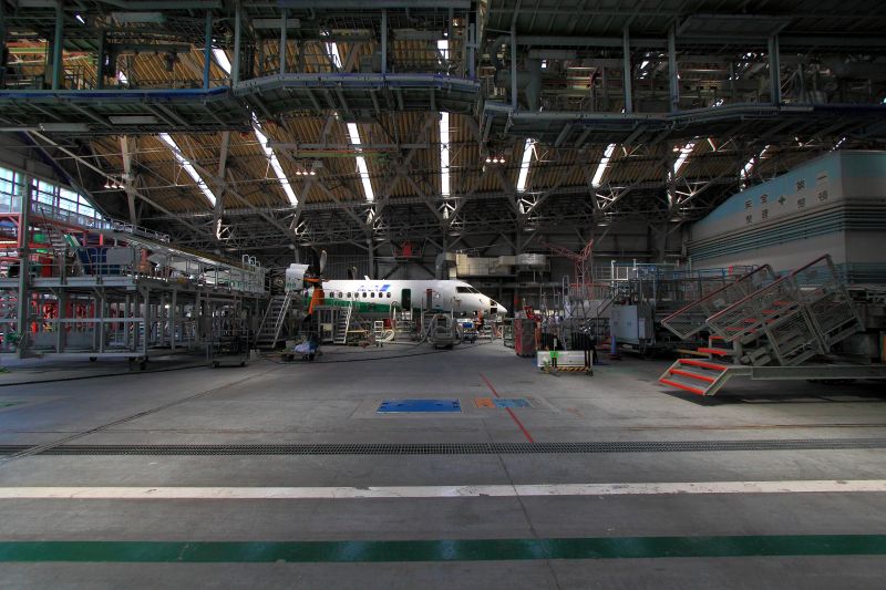 ANA機体整備工場_006ボンバルディアDHC-8-400.jpg