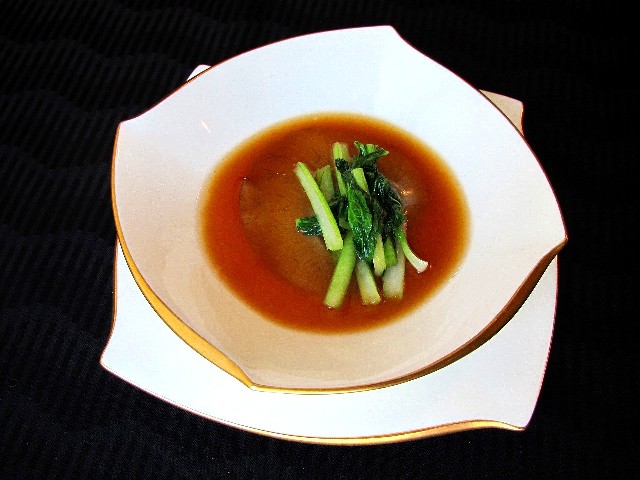 フカヒレの姿煮　茶碗蒸し仕立て