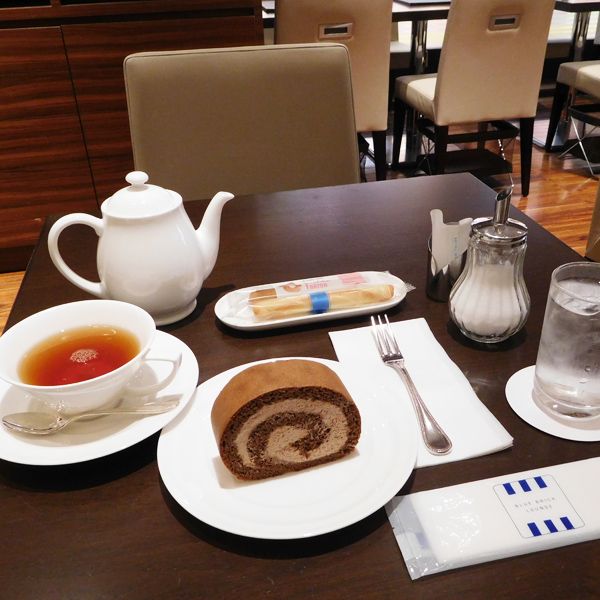 ヨックモック東京駅一番街店のカフェと 限定品 カドォール 見栄子の熊谷らいふ 楽天ブログ